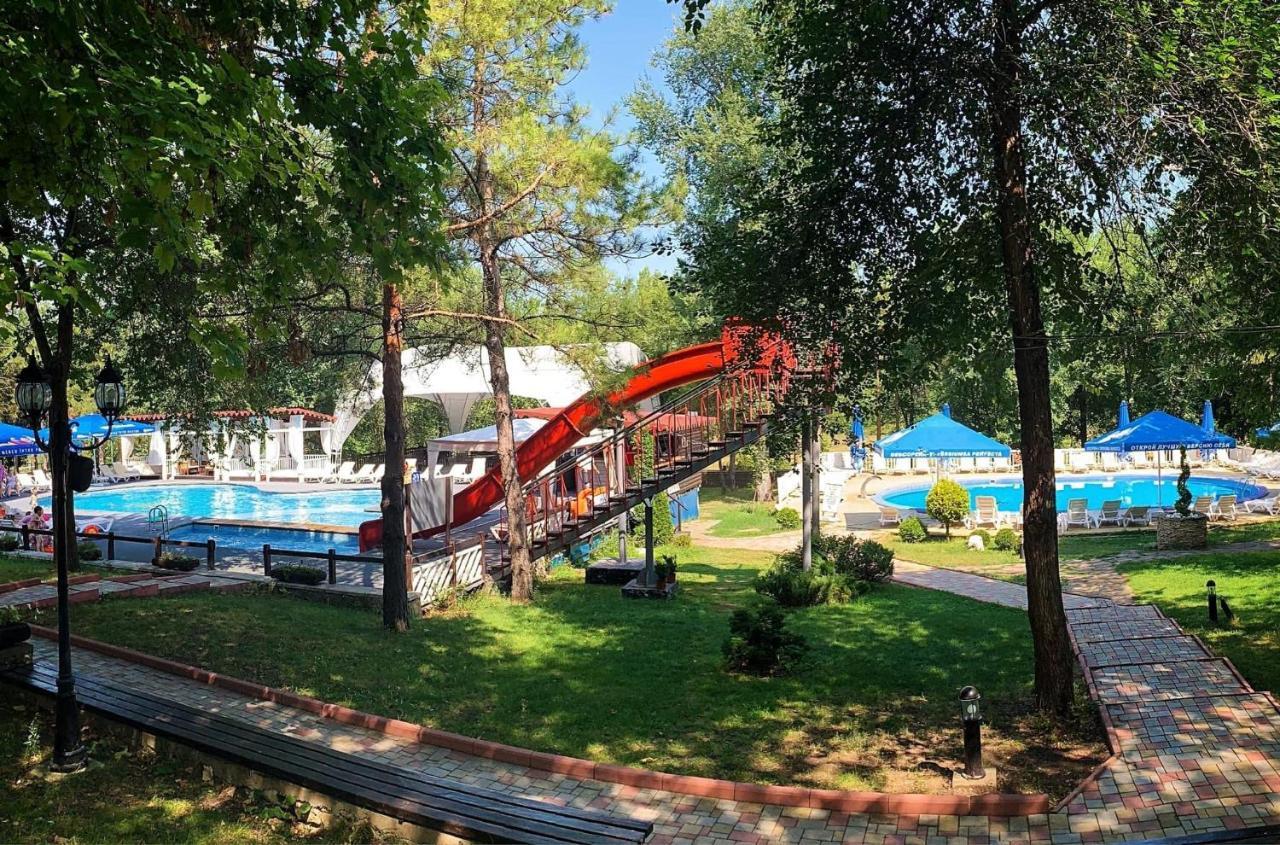 Sky Land Camping & Resort Cricova 外观 照片